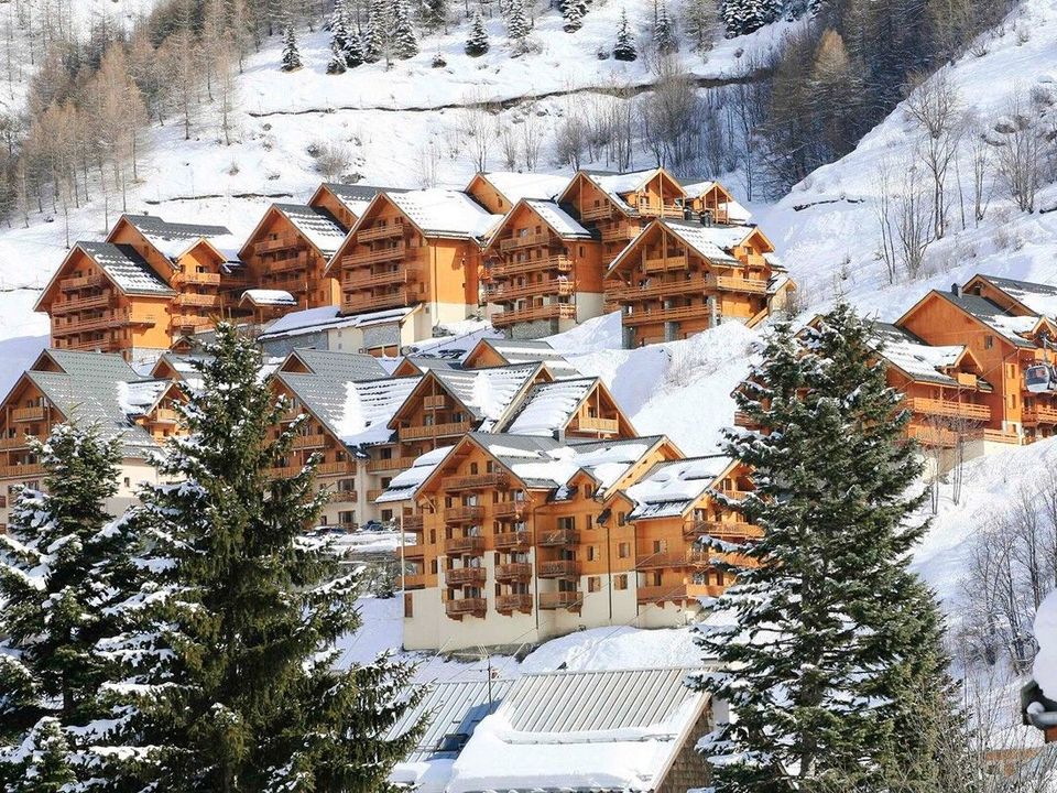 le-hameau-et-les-chalets-de-la-vallee-daposor