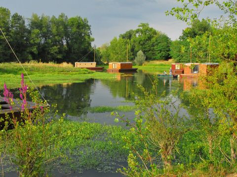 Village Toue du Domaine des Demoiselles  - Camping Allier
