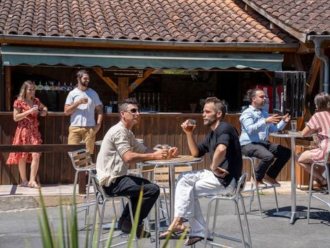 Camping Romanée - Les Grottes De Roffy - Dordogne