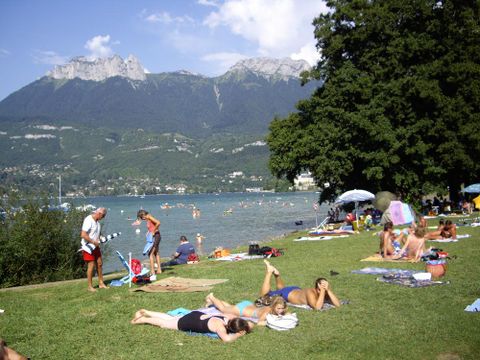 Camping Les Champs Fleuris - Camping Haute-Savoie