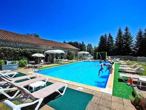 Camping Du Chateau De Leychoisier - Camping Haute-Vienne