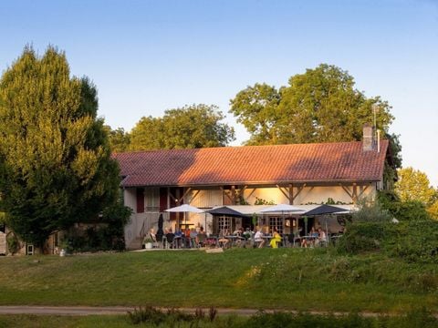 Camping Aux Rives du Soleil - Ain - Afbeelding N°0