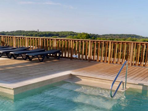 Camping Les Lodges du Lagon - Camping Gard
