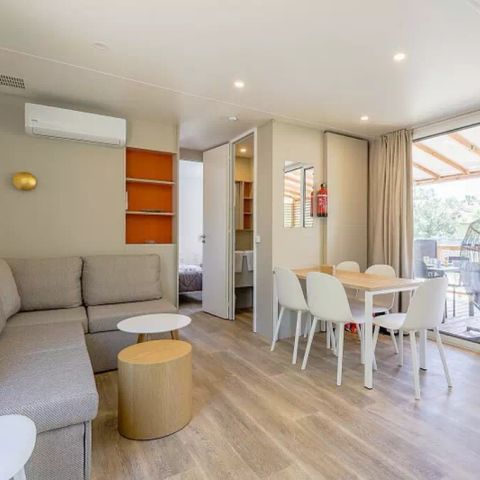 Stacaravan 6 personen - Ultimate Plus | 3 slaapkamers | 6 pers | Terras Lounge | 2 badkamers | Airconditioning | TV