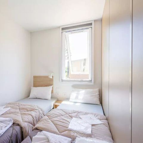 Stacaravan 6 personen - Ultimate Plus | 3 slaapkamers | 6 pers | Terras Lounge | 2 badkamers | Airconditioning | TV