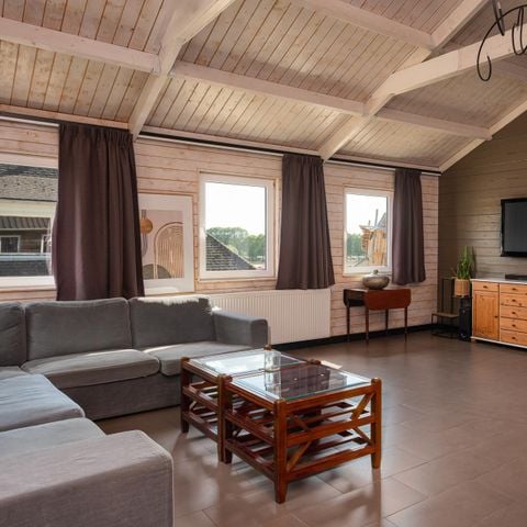 VAKANTIEHUIS 18 personen - Familiehuis met Hottub + Trekkershutten