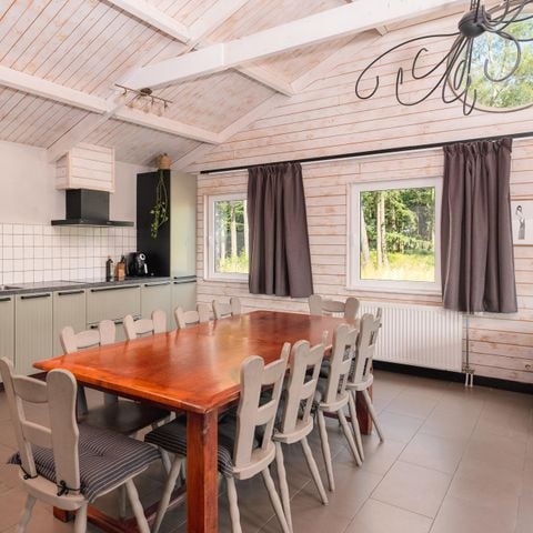 VAKANTIEHUIS 18 personen - Familiehuis met Hottub + Trekkershutten