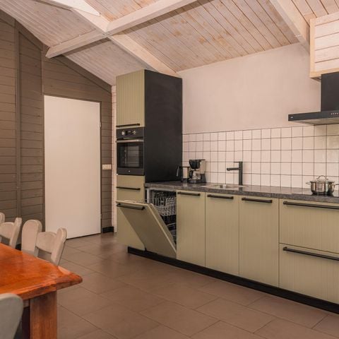 VAKANTIEHUIS 18 personen - Familiehuis met Hottub + Trekkershutten