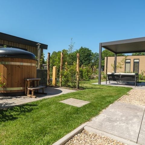 Lodge 4 personen - Loevestein Deluxe met Hottub & Sauna