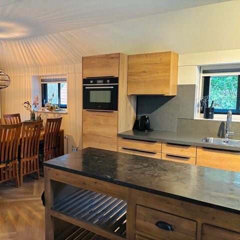 Bungalow 6 personen - Stuifzand Wellness Outdoor Deluxe met Bedstee | 6+2 personen