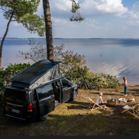 STAANPLAATS - Comfort standplaats - Elektriciteit - Uitzicht op het meer
