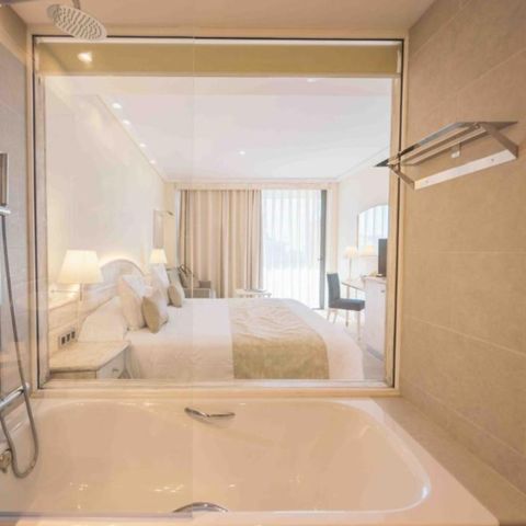 Hotelkamer 2 personen - Tweepersoonskamer - Balkon - Zicht op het Kanaal