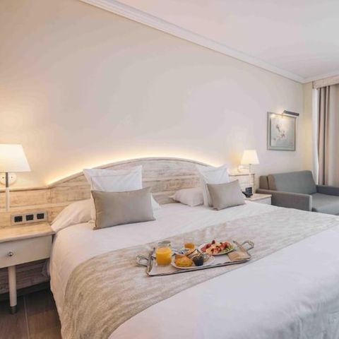Hotelkamer 3 personen - Tweepersoonsbed - Extra bed - Balkon - Uitzicht op kanaal
