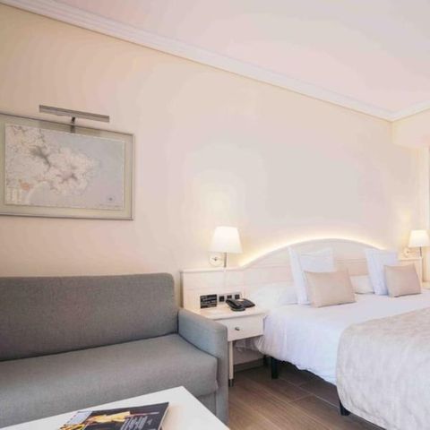 Hotelkamer 3 personen - Tweepersoonsbed - Extra bed - Balkon - Uitzicht op kanaal