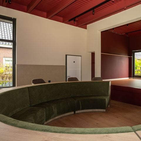 VAKANTIEHUIS 20 personen - Hoofdgebouw - 10 luxe tweepersoons kamers