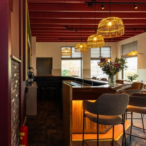 VAKANTIEHUIS 20 personen - Hoofdgebouw - 10 luxe tweepersoons kamers