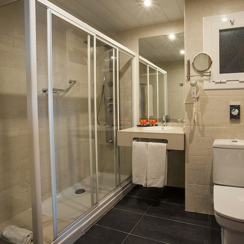 Slaapkamer 2 personen - TWEEPERSOONSKAMER - BALKON - ZEEZICHT - ONTBIJT INBEGREPEN