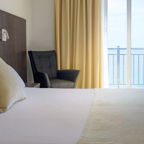 Hotelkamer 2 personen - TWEEPERSOONSKAMER - SUPERIOR - BALKON - ZEEZICHT - ONTBIJT INBEGREPEN