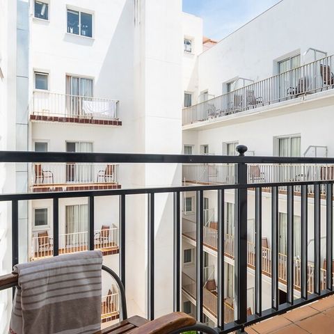 Hotelkamer 3 personen - TWEEPERSOONSKAMER + EXTRA BED - BALKON - ONTBIJT INBEGREPEN