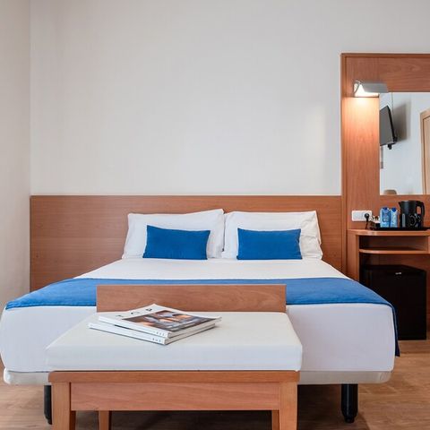 Slaapkamer 3 personen - TWEEPERSOONSKAMER + EXTRA BED - BALKON - ONTBIJT INBEGREPEN