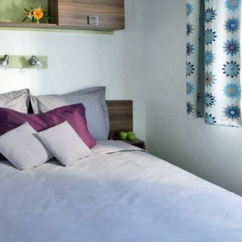 Stacaravan 6 personen - Klassiek | 3 slaapkamers | 6 slaapplaatsen | Verhoogd terras | 1 badkamer | Airconditioning