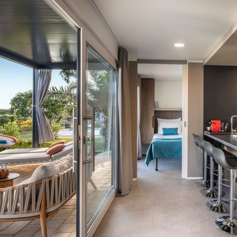 Stacaravan 4 personen - Luxe Vakantiehuis met zeezicht en privé zwembad