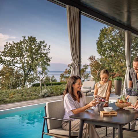 Stacaravan 4 personen - Amber Sea Luxe Vakantiehuis met privé zwembad