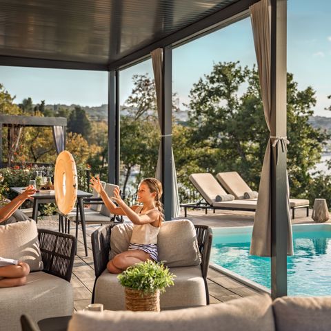 Stacaravan 4 personen - Amber Sea Luxe Vakantiehuis met privé zwembad