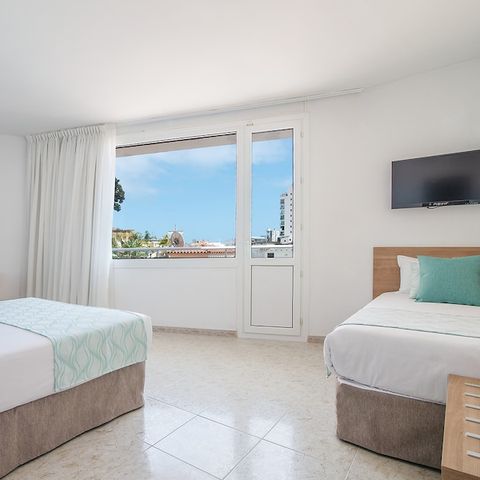 Slaapkamer 3 personen - TWEEPERSOONSKAMER + EXTRA BED - BALKON - ONTBIJT INBEGREPEN