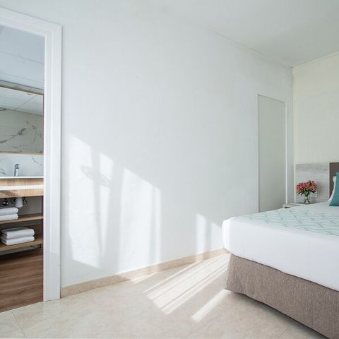 Hotelkamer 4 personen - VIERPERSOONSKAMER SUPERIOR - 2 PLAATSEN - BALKON - ONTBIJT INBEGREPEN
