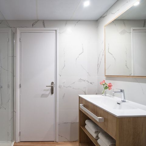 Slaapkamer 4 personen - VIERPERSOONSKAMER SUPERIOR - 2 PLAATSEN - BALKON - ONTBIJT INBEGREPEN