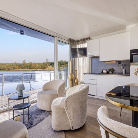 Uniek 4 personen - Luxe overnachten op het water in Friesland