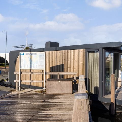 Uniek 4 personen - Luxe overnachten op het water in Friesland