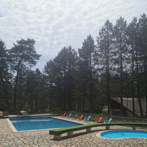 Camping Les Sapins de Corrèze - Doubs - Afbeelding N°2