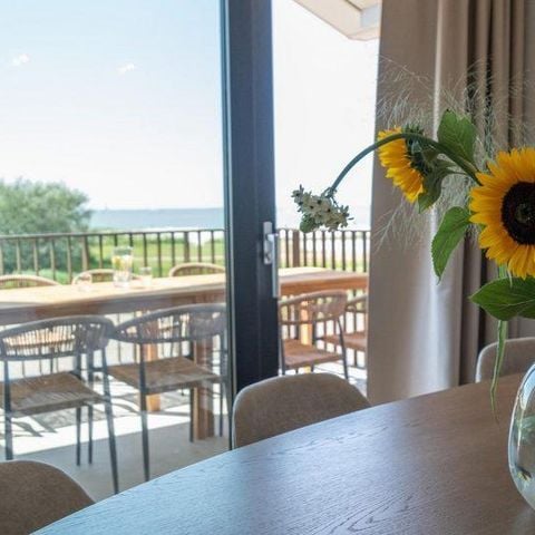 APPARTEMENT 8 personen - Luxe Strand