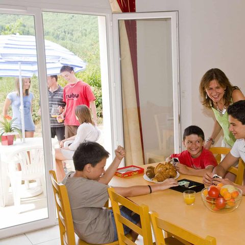 APPARTEMENT 6 personen - 3 KAMERS VOOR 6 PERSONEN TUINNIVEAU