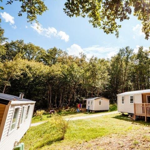 Stacaravan 4 personen - Premium Capucine - 2 slaapkamers + halfoverdekt terras
