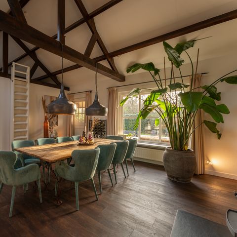 VAKANTIEHUIS 12 personen - Luxe Buitenhuis met Bubbelbad & Sauna