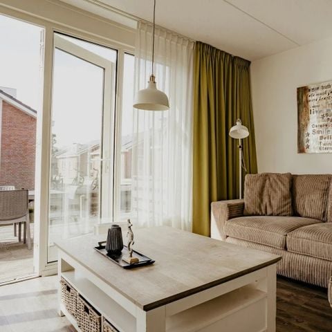 Appartement 6 personen - Luxe waterappartement Uitgeest met privé terras