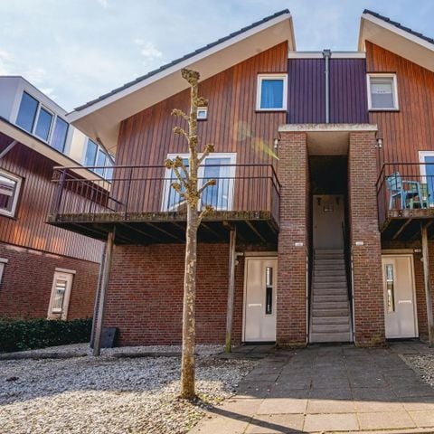 Appartement 6 personen - Luxe waterappartement Uitgeest met privé terras