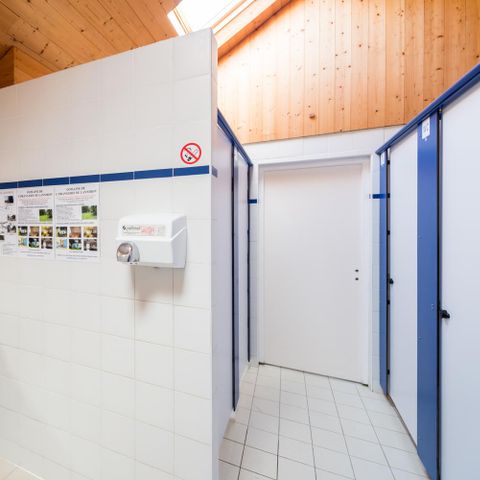 Kampeerplaats - Klassieke standplaats - 10A elektriciteit - 1 voertuig - water dichtbij - 80/100 m².