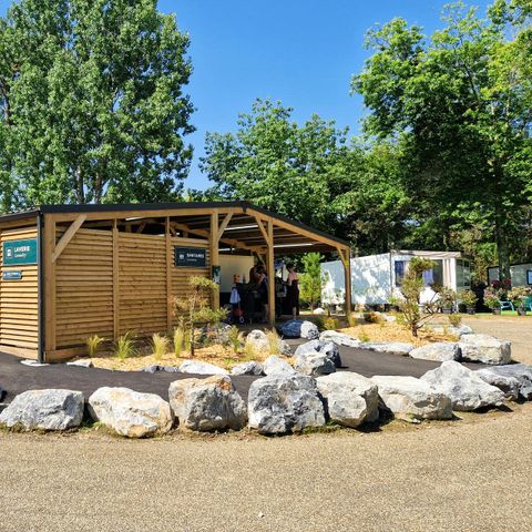 STAANPLAATS - Tent met elektriciteit - Aan het meer - Toegang voor voetgangers