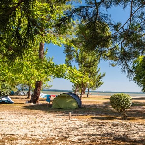 STAANPLAATS - Tent met elektriciteit - Aan het meer - Toegang voor voetgangers