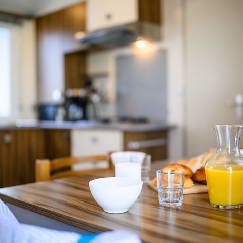Stacaravan 6 personen - VRIJETIJDSVERBLIJF COMFORT 3 slaapkamers - 36 m² - Overdekt terras 6 personen
