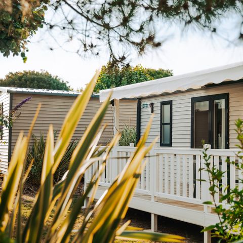 Stacaravan 4 personen - SUNELIA - CONFORT - PLUS - 2 slaapkamers - 30 m² - Overdekt terras