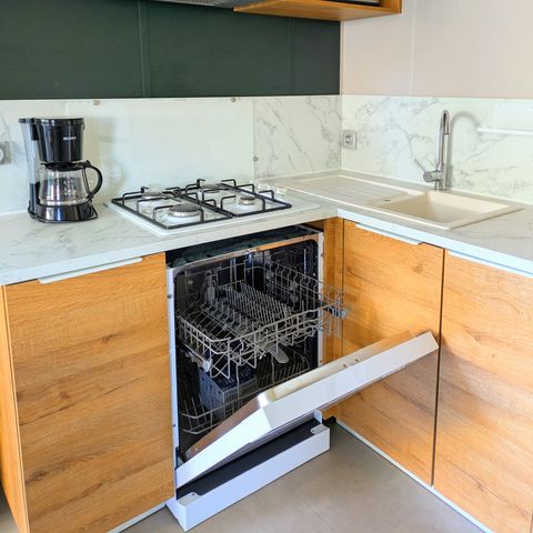 Stacaravan 4 personen - Zondag - SUNELIA - CONFORT - PLUS - 2 slaapkamers - 30 m² - Overdekt terras