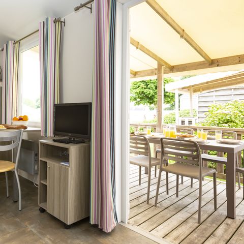 Stacaravan 4 personen - Confort 28m² - 2 kamers - halfoverdekt terras - TV + vaatwasser