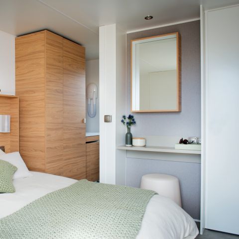 Stacaravan 4 personen - Premium cottage - 2 slaapkamers - 2 badkamers - Bedlinnenpakket, handdoeken, plancha en schoonmaakpakket inbegrepen