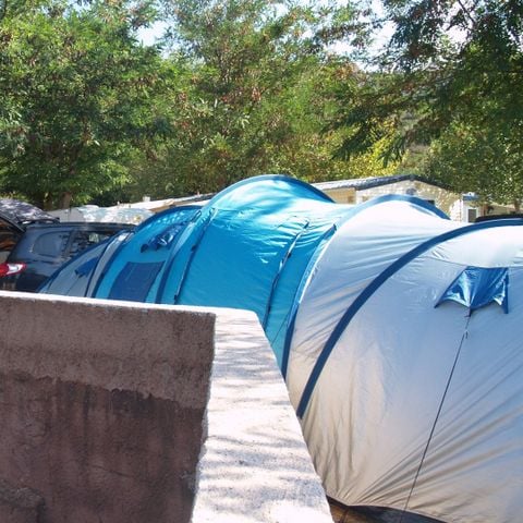 Kampeerplaats - Standplaatsen voor tenten - Caravans of campers