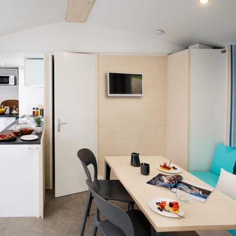 Stacaravan 5 personen - Family - 2 slaapkamers - PREMIUM - 28 m² - Roselune - Airco - Tv - Vaatwasser - Plancha - Overdekt XXL-terras